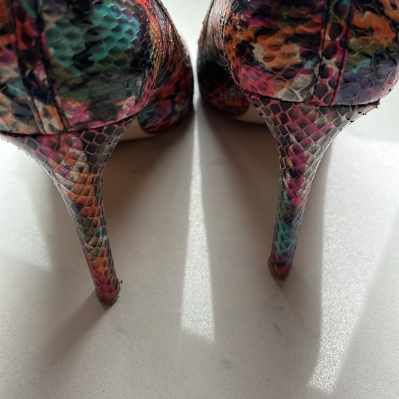 Spectacular Brian Atwood rainbow snakeskin stilettos. Size 7.5 - Picture 3 of 7